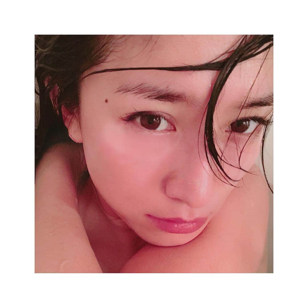 森下千里さんのインスタグラム写真 - (森下千里Instagram)「. なっちゃんが好きだって言うから すっぴんシリーズ😘 🍷飲んだ次の日は、 ゆっくりお風呂🛁に入るようにしてます。 . . Have a good bath time 🛁 After drinks 🍷 . . #🍷 #ワイン  #詳しくないけど好き  #すっぴん #お風呂 #バスタイム  #ゆっくり #instagood #instagram」12月11日 0時39分 - morishitachii