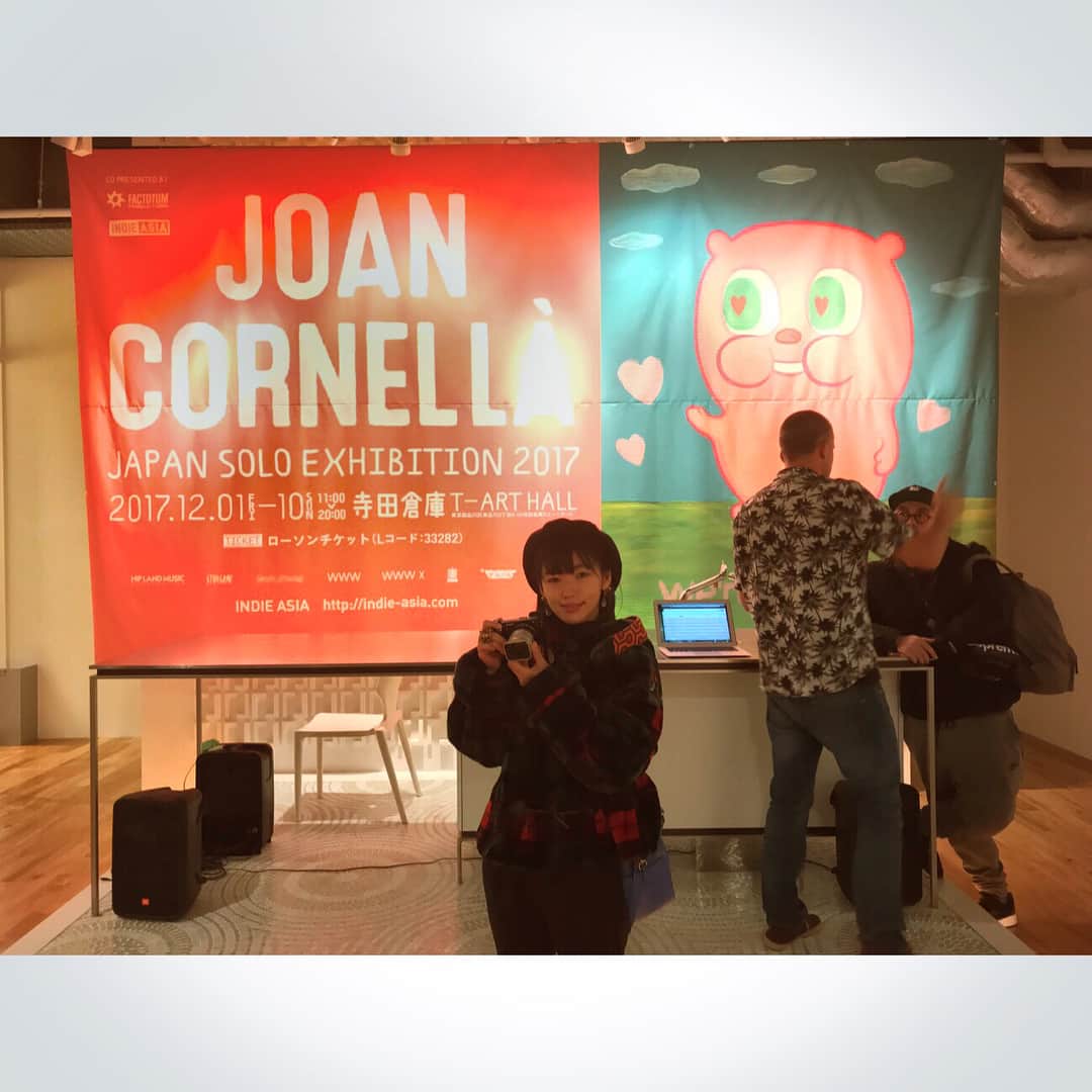 松嶋初音さんのインスタグラム写真 - (松嶋初音Instagram)「10日までとのことで滑り込みでJoan Cornellà観てきました。 差別や偏見をユーモアたっぷりに表現していてとても見応えがありました。  彼の作品はSNSでたくさん見ることができるけど生で見ることができて本当に良かった。  グッズも買えたのは大きい！  #joancornellà #art #ホアンコルネラ #風刺画」12月11日 10時49分 - hatsunex