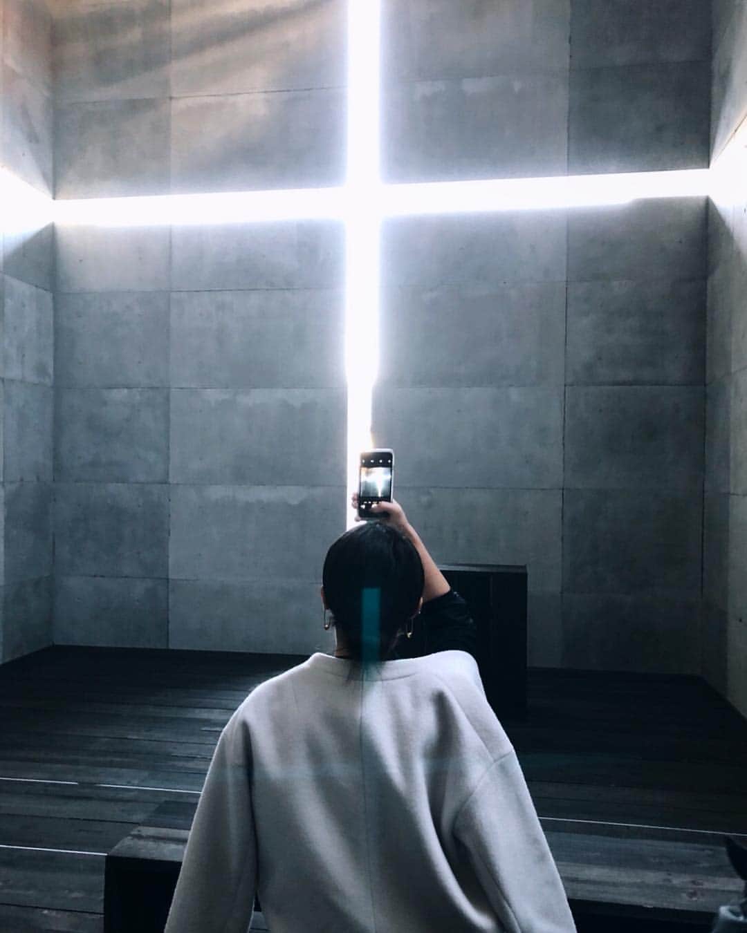 櫻井千尋さんのインスタグラム写真 - (櫻井千尋Instagram)「✯ 安藤忠雄展の光の教会に。 #十字架背負いました #光の教会」12月11日 10時40分 - chihirosakurai