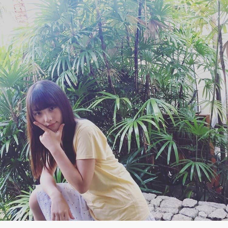 与田祐希のインスタグラム：「朝  バタバタ しているときでも  与田ちゃん！ と呼ぶと  しっかりキメポーズしてくれ ます。☝︎☝︎ #与田ちゃん #与田祐希 #日向の温度 #キメ #頼もしい？ #乃木坂46」