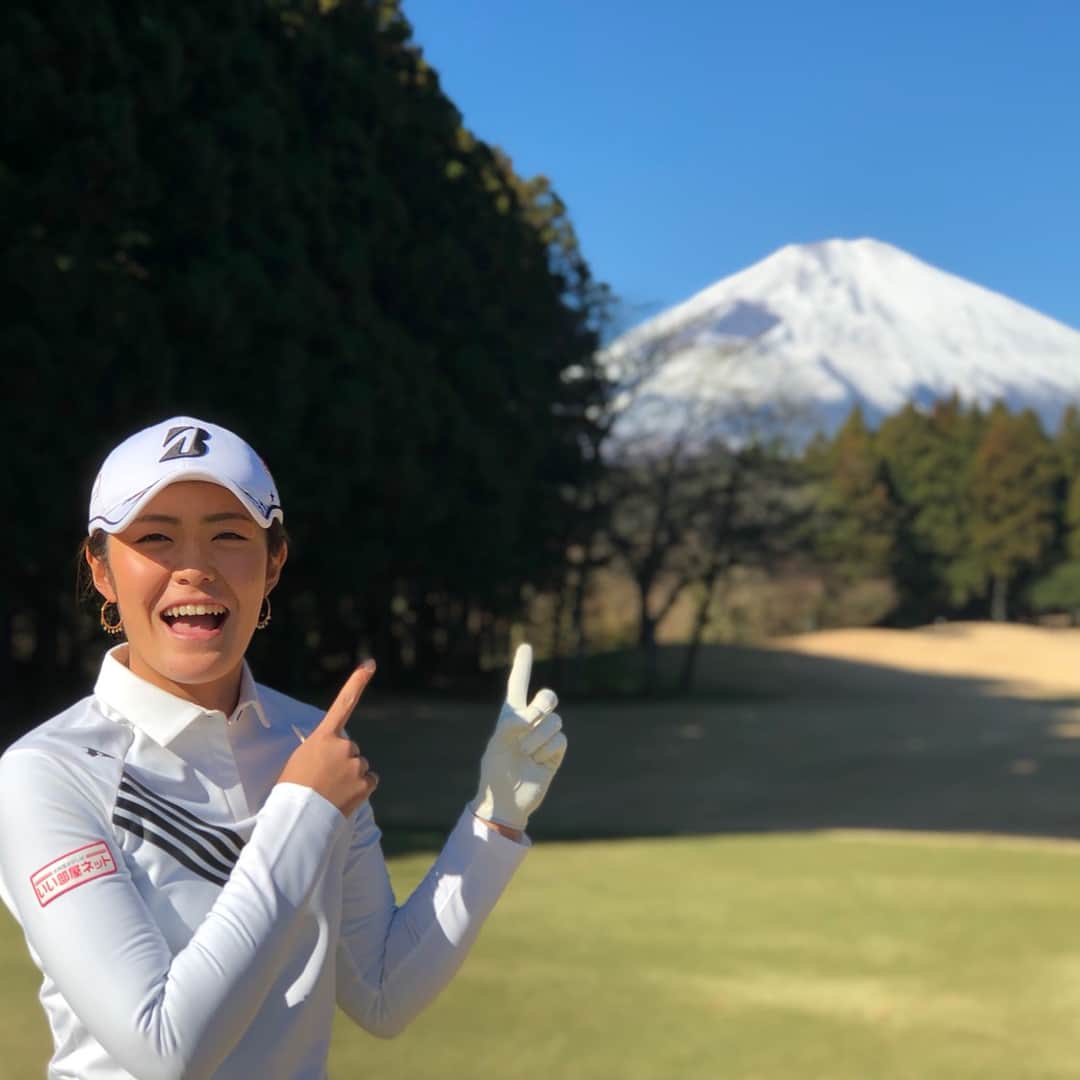 渡邉彩香のインスタグラム：「デサントさんのイベントでした⛳️天気も良く暖かくて楽しい1日でした😊 #DESCENTE#descentegolf  #太平洋御殿場コース」