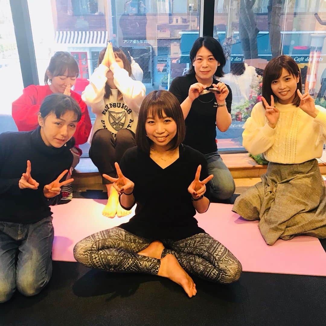 野呂佳代さんのインスタグラム写真 - (野呂佳代Instagram)「朝ヨガ🧘‍♀️ やってきましたぁ🌞 先生はひろみちゃん ユカリン、かとーちゃんもいたよ！！ #朝ヨガ  #三ツ井裕美  #先生 ↑ #ヨガクラス  #最高」12月11日 23時40分 - norokayotokyo