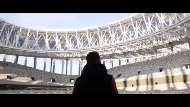 のインスタグラム：「Мне выпала честь быть послом Чемпионата мира по футболу FIFA от своего родного города - Нижнего Новгорода.  Приглашаю вас на новый, удивительной красоты «Стадион Нижний Новгород», где пройдут 6 матчей мундиаля! И добро пожаловать на фестиваль болельщиков FIFA  на площади Минина и Пожарского - лучшее место для просмотра футбола вне стадиона. Me hace feliz tener la oportunidad de ser el embajador de Nizhny Novgorod, ciudad-sede organizadora de la Copa Mundial de Fútbol FIFA 2018 en Rusia.  Os invito a que visitéis nuestro nuevo y extraordinario estadio. 6 partidos del Mundial se celebrarán aquí! También seréis bienvenidos a la FIFA Fan Fest en la plaza de Minin- el segundo mejor lugar para ver los partidos.  #nizhny2018 #russia2018 #welcome2018」