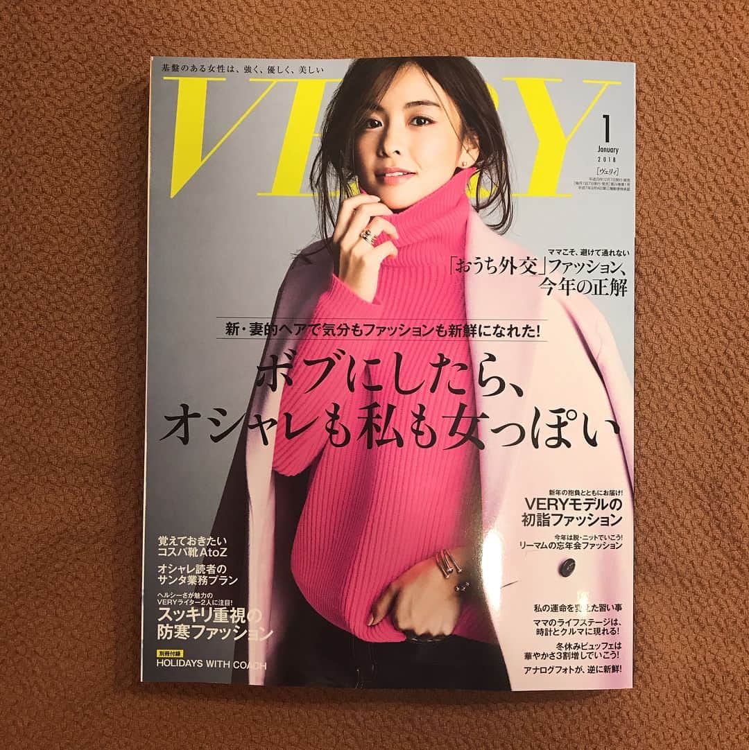 blossom39_officialのインスタグラム：「【VERY】1月号にblossom39HINKARINKA銀座店のアイテム紹介が掲載されました♪是非、チェックして下さい♡ #blossom39#blossom39HINKARINKA銀座店#ヴェリィ#very#雑誌掲載」