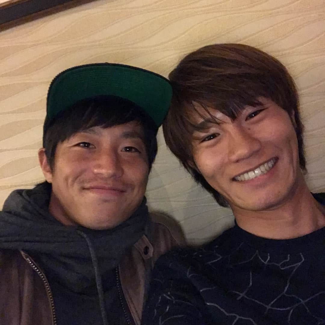 星原健太さんのインスタグラム写真 - (星原健太Instagram)「久しぶりの仲間と。 #池元友樹#川島大地#内藤洋平#星原健太 #クロちゃん#じゃなくて#だいさん#前田和哉#うつってないけど#北九州#巡業中#ビール瓶はなし#ジョッキで」12月12日 8時12分 - kentahoshihara