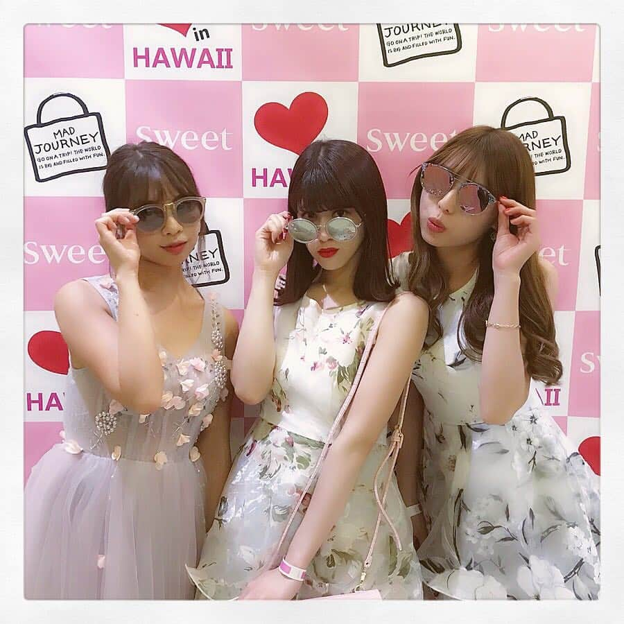 MAD JOURNEYさんのインスタグラム写真 - (MAD JOURNEYInstagram)「. #madjourney  #mdjhawaii #hawaii #honolulu #waikiki #travel #fashion #sunglasses  #sweet . . #マッドジャーニー #sweetハワイ #スゥイート #大人のための修学旅行 #撮影#girl」12月12日 10時05分 - madjourney_official