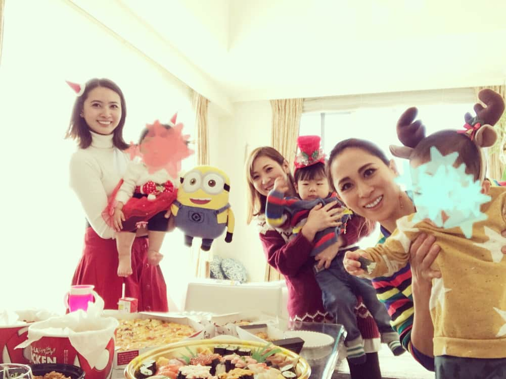 三宅智子さんのインスタグラム写真 - (三宅智子Instagram)「昨日のクリスマス会〜🎄子供達が会う度に成長してて、もう子供達だけで遊んでくれるので、ママ達はゆっくりお話&食事出来ました〜☆ #ママ会 #子供会 #クリスマス会」12月12日 10時07分 - tomoko1121m