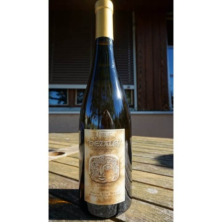 中村果生莉さんのインスタグラム写真 - (中村果生莉Instagram)「🍷🎶 . . 番組でご紹介したこの白ワイン  #シャスラ 100ﾊﾟｰｾﾝﾄです。  シャスラとは主にスイスのヴォー州で栽培される代表的なブドウ品種🍇 . . 辛口のシャスラは｢食通が最後に辿り着くワイン｣とも言われていて、今日本でも注目され始めているんです❤  口に含んだ時のフルーティさと爽やかな酸、ミネラルさを感じさせる味わいが  繊細な和食の風味もしっかりと引き立ててくれるので、和食との相性もバッチリですよ😉‼ (特に塩味の効いたお料理によく合いそう❤) . . スイスワイン自体が手に入りにくく、とても貴重であり、なんと今回のワインも12本限定!!!😣 更に日本初発売ワインになります😆✨ . . 【オードピエール デザレー グランクリュ 2016】 . 🍷アルコール度数12.5％  これからの、クリスマスや忘年会、年末年始シーズンお食事のお供に本当に、オススメです!!!😍 . . 無くなり次第販売終了となりますので皆様ぜひ、お早めに、番組HPからお買い求めくださいね💕  番組での特別販売ですので、ここでしか手に入りません(^-^) . . “BSフジ”で検索🔎してみてください♡  また、ページがよく分からない方、しばらく私のInstagramトップページからもサイトに飛べるようにリンク貼っておきますね～❤ . . #ワイン #白ワイン #スイス #シャスラ #ラヴォー #世界文化遺産 #switzerland #lavaux #vaud #bsfuji #ワールドツアー完璧map  #wine #ワインエキスパート #ソムリエ」12月12日 10時18分 - kaori.nakamura_0226