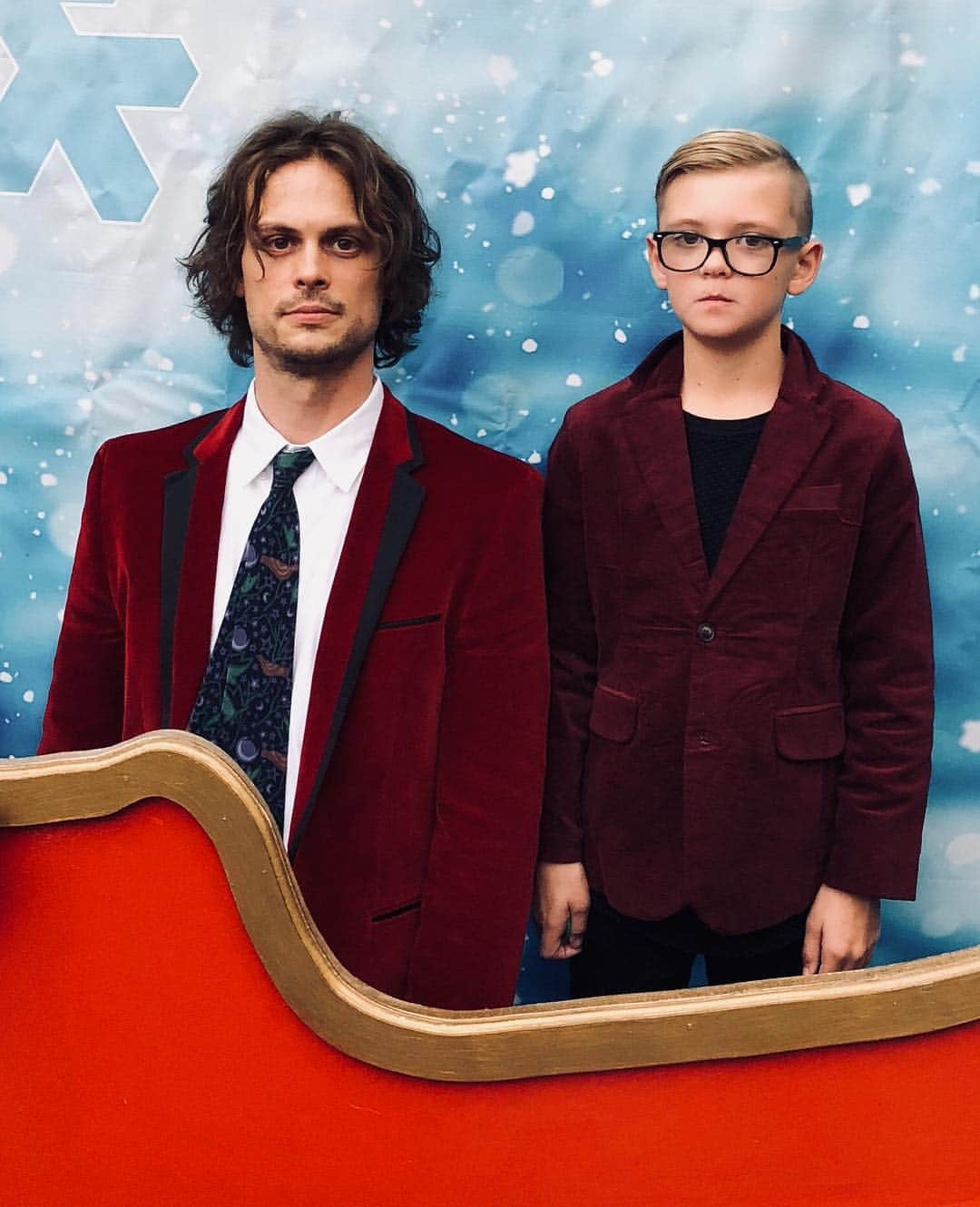 ネイサン・アンダーソンのインスタグラム：「Album drops Friday. #thevelveteers #hughhefnertributeband @gublergram」