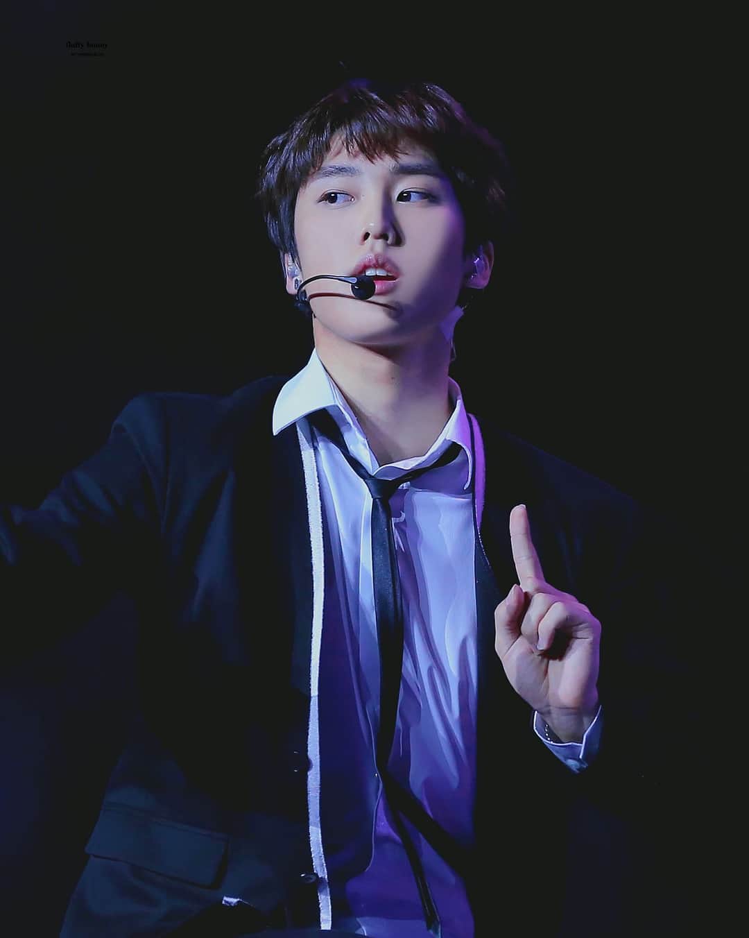 ジェイコブのインスタグラム：「☆ 171206 Debut Showcase © Fluffy Bunny」