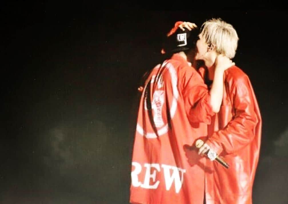 G-DRAGONのインスタグラム：「승리야 생일축하해❣️#1212」