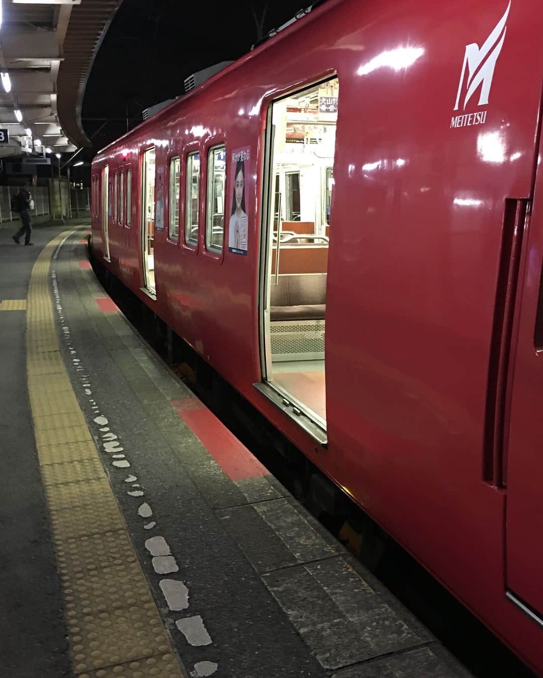 荒生暁子さんのインスタグラム写真 - (荒生暁子Instagram)「素敵なリゾートホテルでお仕事。 スイートルームの控え室 帰りたくない〜💓 とっても良くして頂きました。 名鉄乗って名古屋駅へ。広島帰ります。 #スイートルームの控え室 #お仕事 #講師 #出張 #名古屋大好き #エムズグレイシー」12月12日 18時47分 - akikoarao0904