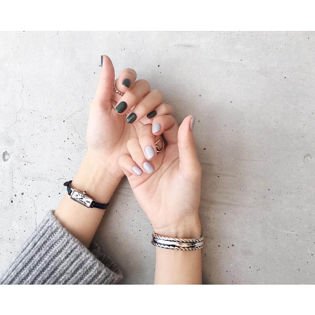 kumiさんのインスタグラム写真 - (kumiInstagram)「珍しく2色塗り。#kumi_nail 冬はなぜかアースカラーにしたくなります＊ たくさんご質問頂いた時計はvida+のものです。 ネイルのカラーとベルトのカラーをリンク♩ #vidaplus#vida_plus #philippeaudibert#chromehearts#galerievie」12月12日 19時08分 - 93_0920