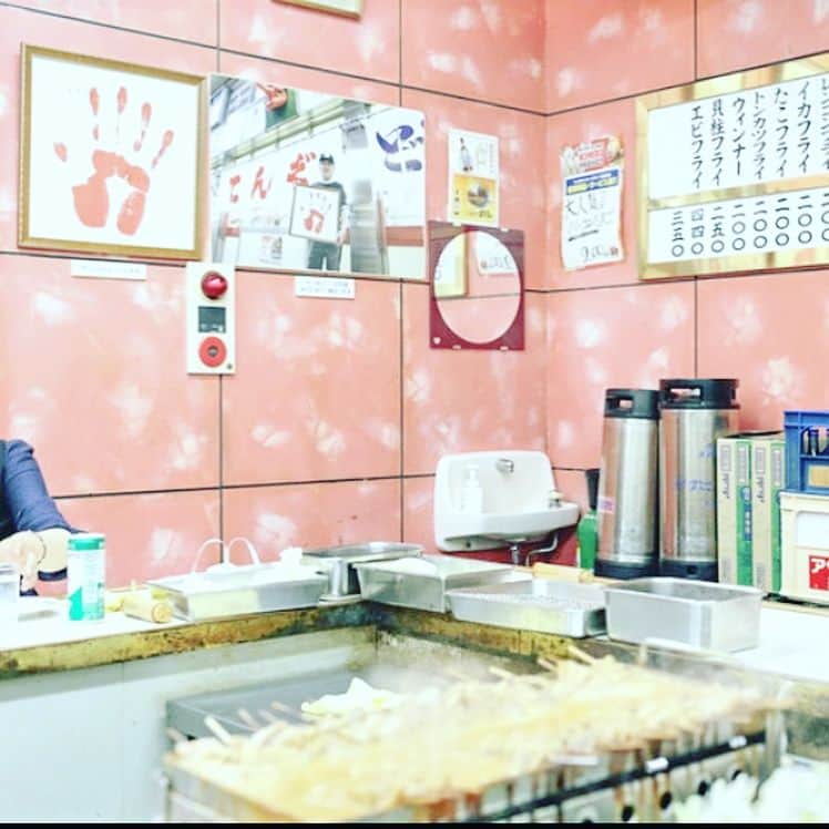 大阪グルメウォークさんのインスタグラム写真 - (大阪グルメウォークInstagram)「Introducing No. 61 "Kushikatsu Tengu"!! ** ** For 1 ticket, you will receive 4 skewer Kushikatsu set. A set include (beef, egg, onion, wiener)  Be careful of the limited ticket usage time and days. Available usage time:  2 pm ~ 5 pm (Tue, Wed, Fri)  This Kushikatsu restaurant is located inside of JanJan shopping alley. There is a big Tengu mask in the storefront, so you will not miss it. This area is the original kushikatsu spot, and Tengu is one of the oldest and popular Kushikatsu restaurant.  Be aware of "No Double Dipping" rule for the sauce pan!  It is not included in the Gourmet Walk menu, but "Doteyaki" is their must try famous dish.  There are many interesting spots in Shinsekai area, so enjoy a little walk around the area.  こんにちは！ ✴︎ 本日ご紹介するお店は、 NO.61【串かつ　てんぐ/Kushikatsu Tengu】さんです！！ ✴︎ チケット1枚で ☆グルメウォークセット☆ いただけます😋😋 ✴︎ ☆営業時間☆ 10:00～21:00 ✴︎ ★ご利用可能時間帯★ 14:00～17:00（火曜日・水曜日・金曜日） ⚠使える時間帯、曜日が決まっていますのでご注意ください！ ✴︎ さてさて、今回は！ 新世界にある「てんぐ」という串カツ屋さんです🌏 ジャンジャン横丁のアーケード内にあります！ 名前の通り、お店の看板には天狗のお面がついている 中々インパクトのある外観です🤩🤩 ✴︎ セットの中身はこちら 「牛肉、玉子、玉ねぎ、ウィンナーの4本」 串かつは、衣が薄めのサクサクした感じで、食べやすいです！ 個人的にゆで卵をそのまま串かつにした、玉子フライが好きです🐣 そしてお約束の二度漬け禁止のソースは、 サラサラであっさりした味なので、しっかり付けてくださいね🦄 足りない場合は、 置いてあるキャベツですくってかけて下さい🍃 ✴︎ そして、チケットでは頂けませんが、「どて焼き」も 名物のようなので余裕がある方はこちらも是非✨ 甘い白味噌で煮込んでありました！ ✴︎ 店内ですが、カウンターのみで大体40席位あります🌠 観光客やお客さんも多いですし、 外がガラス張りになっていおり、中の様子が見えるので 入りやすいのではないかと思います🔆 ✴︎ 新世界には色々と楽しめるお店が沢山あるので 色々散策してみてください！😁 ✴︎ グルメウォークチケットを使った際は #gourmetwalk で投稿してくださいね🎄 ✴︎ 次回もお楽しみに⛄ ✴︎ ⚡️⚡️⚡️⚡️⚡️⚡️⚡️⚡️⚡️ グルメウォークチケットですが、 8枚組4000円で販売しております！ チケットは7か所で購入できますので 是非お買い求めください☆ 詳しくはhpへ！ http://gourmet-walk.com このアカウントのトップページから飛べます🎀 ⚡️⚡️⚡️⚡️⚡️⚡️⚡️⚡️⚡ #osakagourmetwalk  #大阪 #心斎橋 #難波 #なんば #道頓堀 #ミナミ #大阪名物 #大阪グルメ #大阪観光  #食 #食べ歩き #ちょい飲み  #グルメウォーク  #osaka #shinsaibashi #namba #dotonbori  #gourmet #foodstagram #delicious  #instafood #tasty #japanesefood #osakatrip #gourmetwalk #新世界 #串カツ #だるま #どて焼き」12月12日 19時33分 - osakagourmetwalk