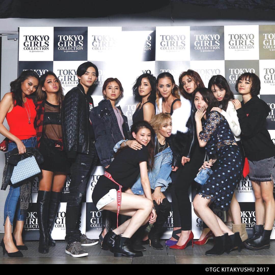 東京ガールズコレクションさんのインスタグラム写真 - (東京ガールズコレクションInstagram)「takagi presents TGC KITAKYUSHU 2017 PHOTO GALLERY vol.16 BACK STAGE OFF SHOT ・ SHOW BRAND：#GUESS（@guess） ・ 公式サイトにて SHOW REPORT 公開中 👠💋 ・ #TGC北九州 #TGC #TOKYOGIRLSCOLLECTION #fashion #event #ootd #coordinate #model #japan #tokyo #girl #autumn #winter #ファッション #東京ガールズコレクション #藤井萩花（#Flower） #池田美優 #香川沙耶 #桃坂ナナ #miu #江野沢愛美 #池田エライザ #下村実生 #岡本夏美 #ラブリ #竜星涼 #土屋アンナ」12月12日 22時51分 - tgc_staff