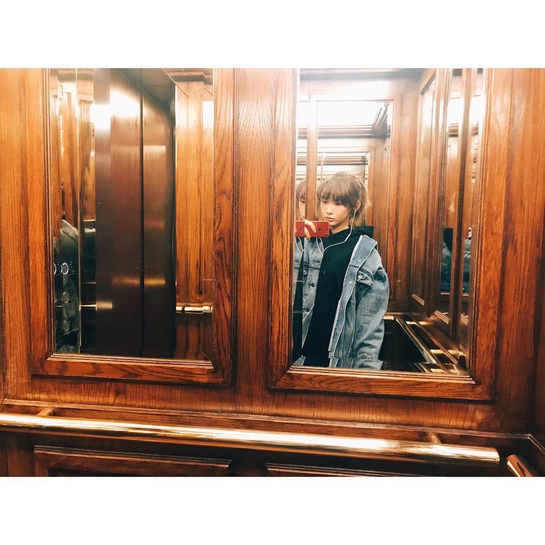 紗栄子さんのインスタグラム写真 - (紗栄子Instagram)「このデニムジャケット、最近お気に入りでよく着てる♡ Jacket @balenciaga」12月13日 10時54分 - saekoofficial
