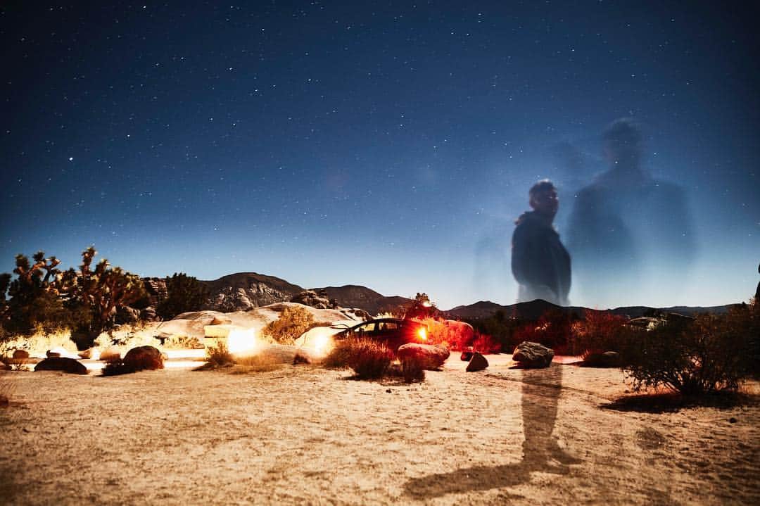 Aviciiのインスタグラム：「Desert dwelling in the dark 🌚」