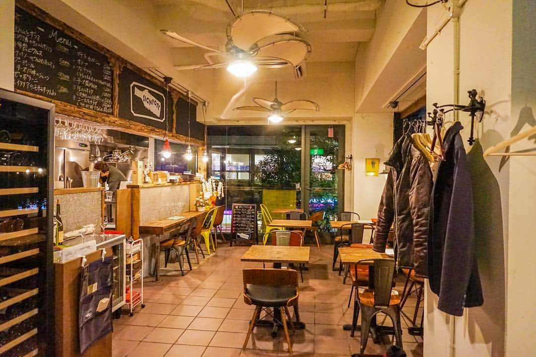 k-industrialのインスタグラム：「インダストリアル施行例(^^) 雰囲気って大事ですよねー♫ こんなお店で、食事できたら、会話も弾みそうです(^^)v  #暮らしを遊びにプロジェクト #kindustrial #ブルックリン  #インダストリアル  #ビンテージ  #ニューヨーク  #男前インテリア #インダストリアルデザイン  #ニューヨーカー #リノベーション  #ビンテージ  #ブルックリンスタイル  #カリフォルニアスタイル  #川口市  #埼玉県  #ハーレー #インテリア #カッコいい #川口市工務店 #質感」
