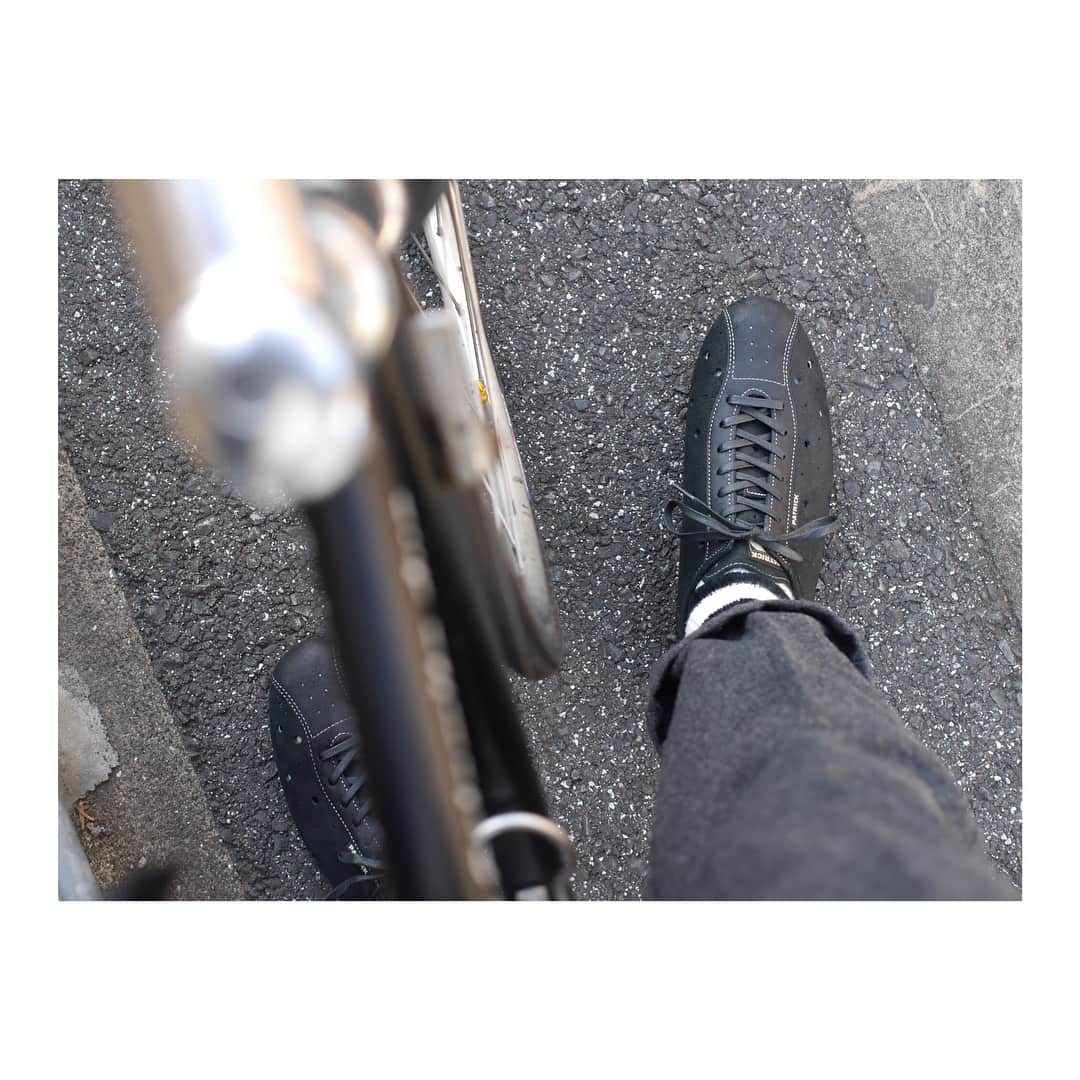パトリックラボさんのインスタグラム写真 - (パトリックラボInstagram)「「POULIDOR-H（ポリドール・ホース）」 フランス当時のモデルを彷彿とさせるサイクリングシューズが新登場。 WAXを塗り込んだホースレザー（起毛）により、独特なヴィンテージ感に仕上がりました。 . #patrick_labo #patrickshoes #sneaker #sneakers #shoes #kicks #靴 #instashoes #instakicks #sneakerhead #sneakerheads #nicekicks #sneakerfreak #kickstagram #shoestagram #patrickshoes #sneaker #shoes #パトリック #madeinjapan #french #patrickpeople #サイクリングシューズ #spd #ロードバイク #roadbike #自転車のある生活」12月13日 15時09分 - patrick_jpn