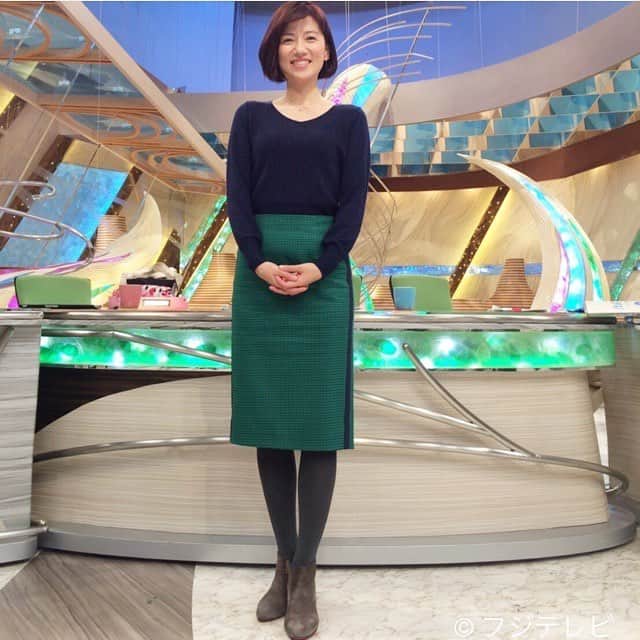 フジテレビ「とくダネ！」のインスタグラム：「梅津アナの衣装写真をパシャリ📷と思ったら、足がめちゃ長！！さすがです、梅津アナ…！ #とくダネ #梅津弥英子 #お衣装は #indivi #スタイリスト #岡のぞみ」