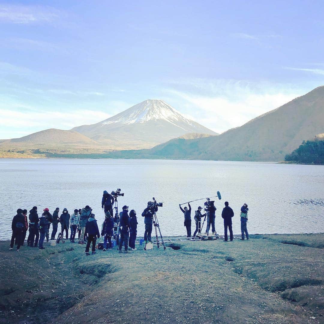TBS「陸王」のインスタグラム：「🙇明日、ロケなくなりました🙇 #陸王ファミリー の皆様 明日予定していた行田市マラソンロケですが【延期になりました】  楽しみにして下さっていた皆様にご迷惑をお掛けして申し訳ありません。後日再募集の告知にご注目下さい。  最終話まで「陸王」をどうぞ宜しくお願い致します。  陸王スタッフ一同」
