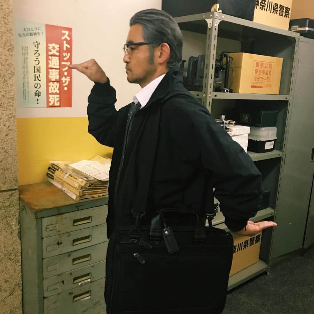 フジテレビ「刑事ゆがみ」さんのインスタグラム写真 - (フジテレビ「刑事ゆがみ」Instagram)「. ‪すっかり浸透してきた‬ ‪多々木刑事の「マジ卍」🐨🌴笑‬ ‪今回は全身を使って披露して下さいました😂✨‬ ‪ちなみにここはドラマではあまり登場しませんでしたが、 うきよ署の入口です🕵🏻‍♂️⭐️‬ ‪細部までかなりこだわられていますよ〜🚓‬ . ‪#刑事ゆがみ #仁科貴 #多々木挙男 #マジ卍 #本日最終回‬ #今夜10時」12月14日 14時50分 - keiji_yugami