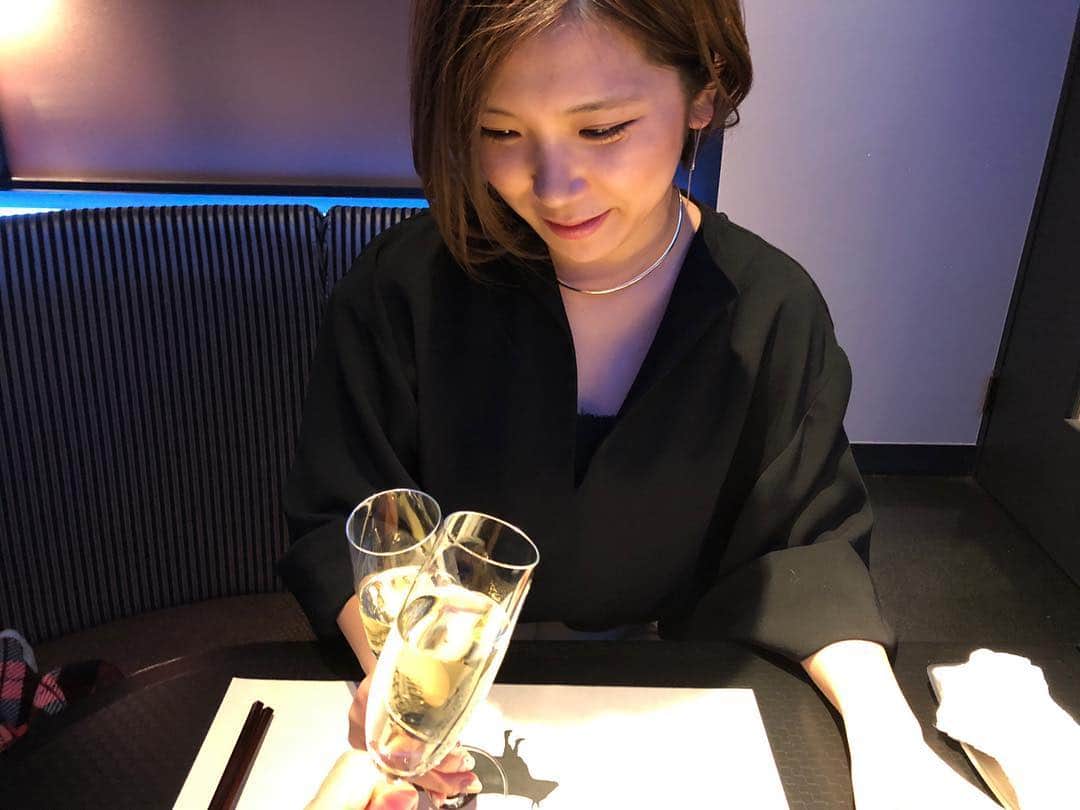 上山 哲平のインスタグラム：「. “5th wedding anniversary” . 大切な人との記念日を大切に。 . #木婚式 #結婚記念日 #大切な人 #よく飲みます #playearth #teampangea #eagle #gifel」