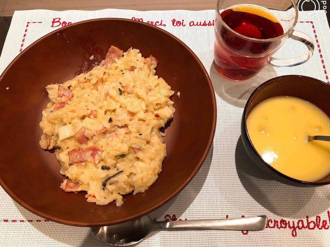 ヒラヤマンのインスタグラム：「今日のおひるごはん。得意のリゾットです。最近鍋ばっかりやけんあんまり料理アップできん！笑」