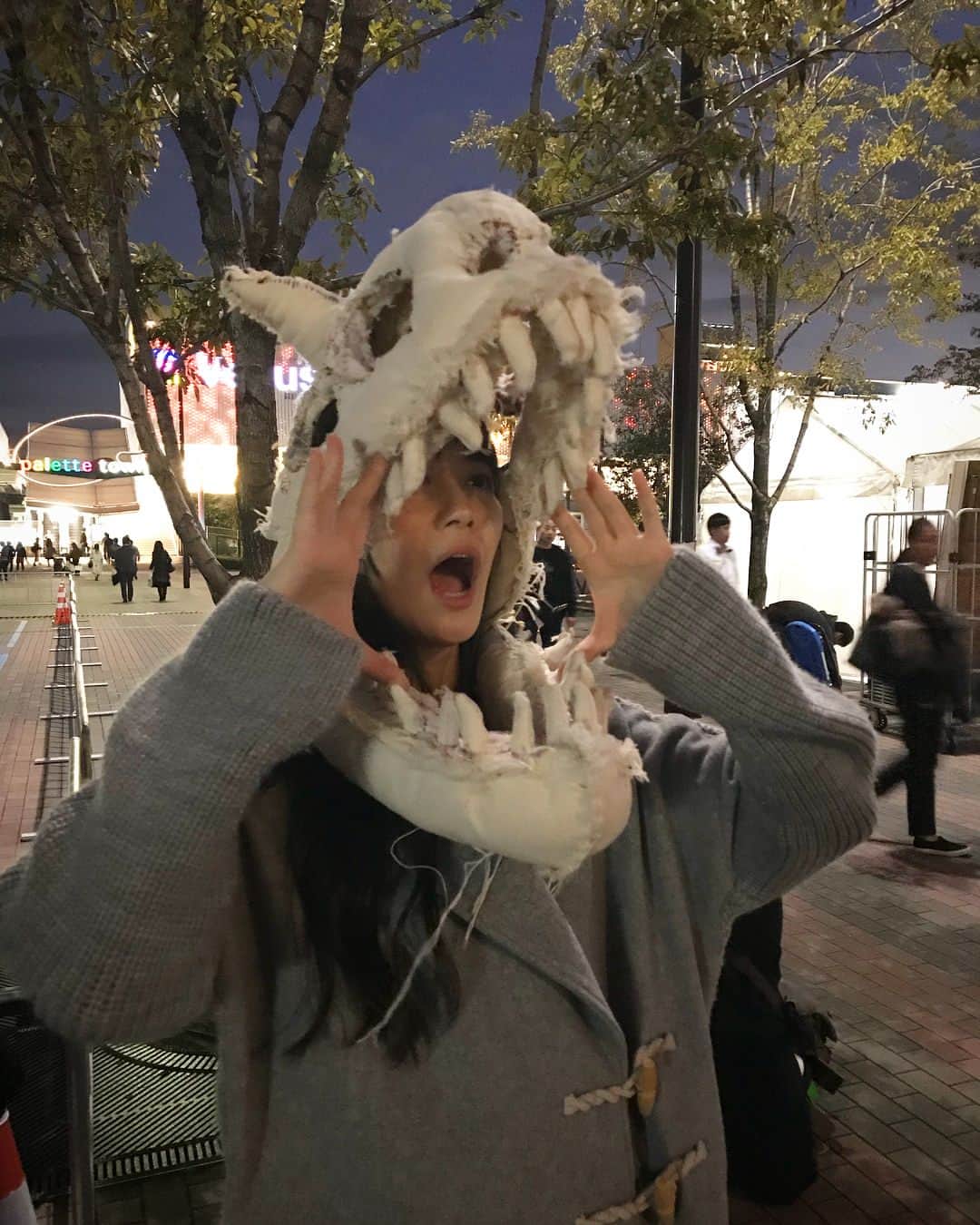 中田絢千のインスタグラム：「そしてMV解禁した昨日13日、は、誕生日でした。 24歳になりましたー！がおー！」