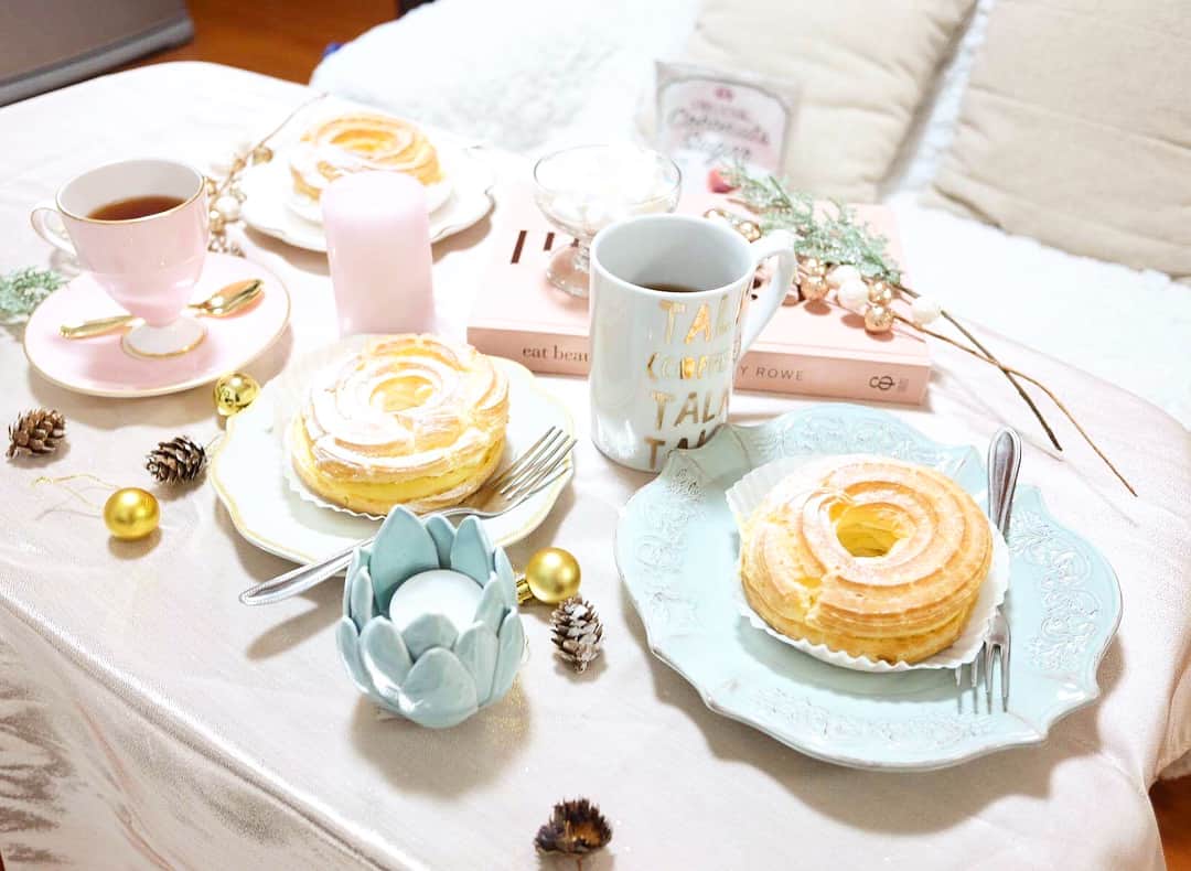 七尾エレナのインスタグラム：「先日のお家女子会🏠☕️ with @ha_chu @asamiichioka ♡ お店で会うんじゃなく、お家で会う特別感☺︎ 次は私のお家に…♡ ✳︎ #写真は2枚ともあっちん作 #プロ級の腕前 #カメラ女子 #写真 #カメラ #お家女子会 #女子会」