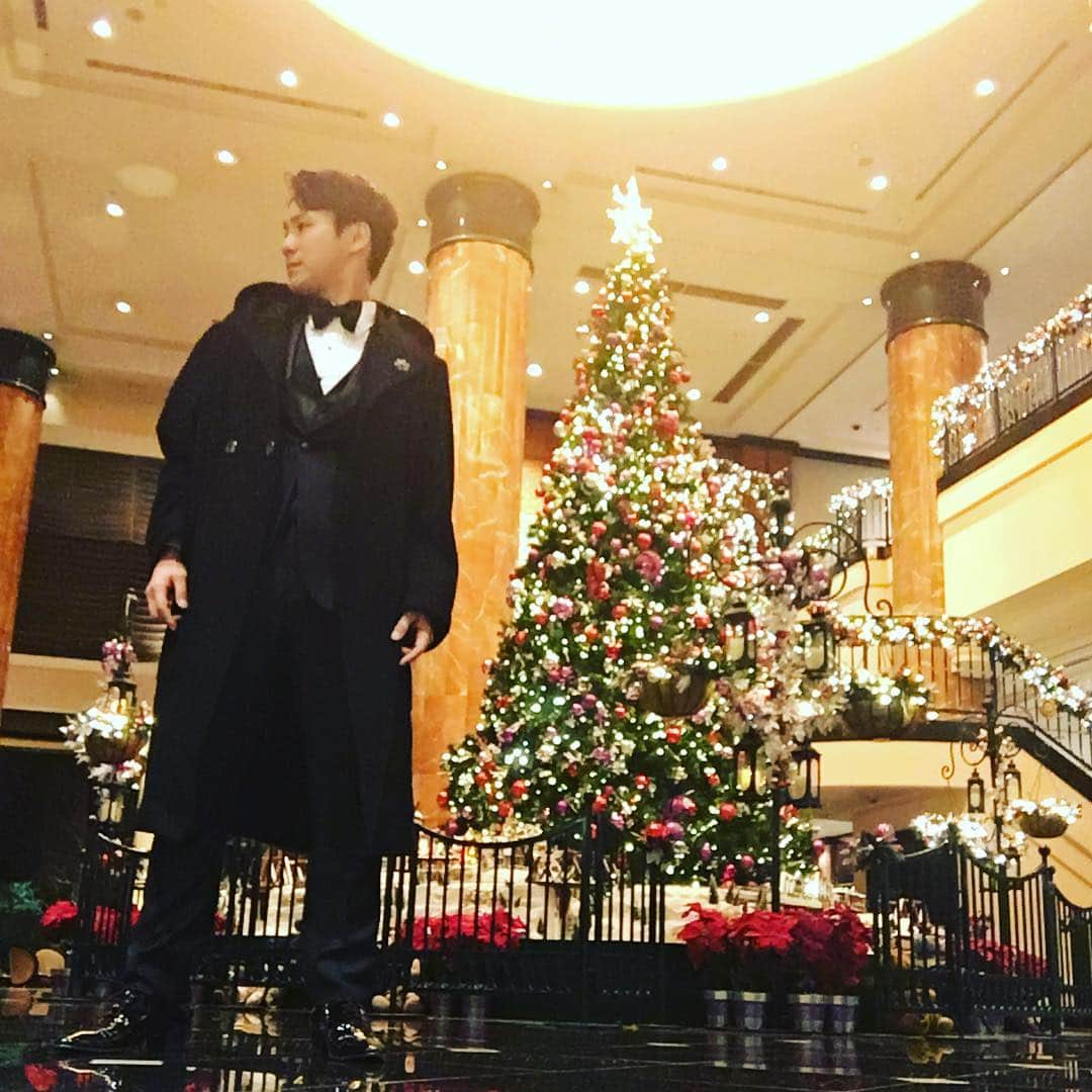 前田けゑさんのインスタグラム写真 - (前田けゑInstagram)「title:恵比寿ウエスティンホテルのクリスマスツリー  rossoneroタキシードに yojiyamamotoコート  クリスマス🎄ですなー  #fashion  #coordinate #outfit #follow #photooftheday #love #ファッション #コーディネート #ebisu #ウエスティンホテル #クリスマスツリー #rossonero #yojiyamamoto」12月14日 11時44分 - ke_maeda