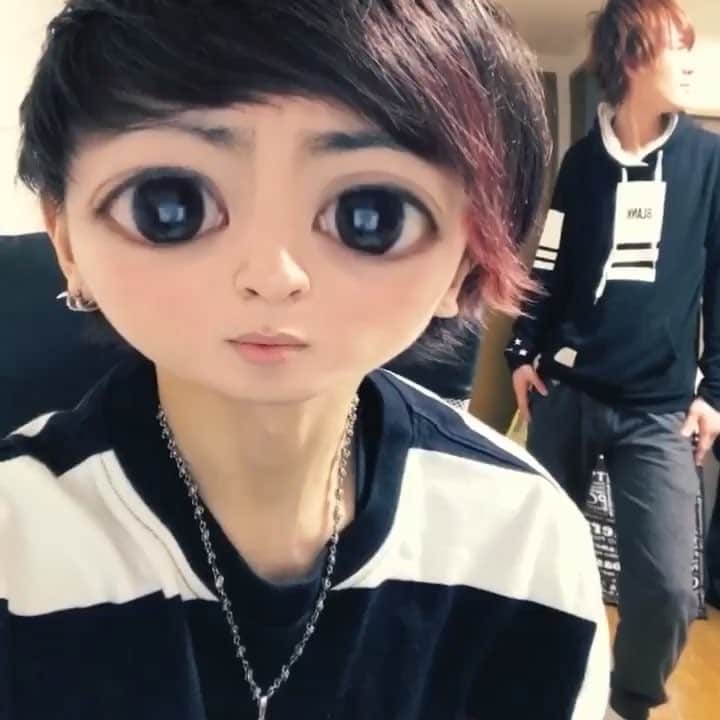 VAMBIのインスタグラム：「T.M.Revolution【HOT LIMIT】 歌って踊ってみた。  #西川貴教 #tmrevolution #踊ってみた #歌ってみた #youtube #youtuber #youtubers #youtubechannel」