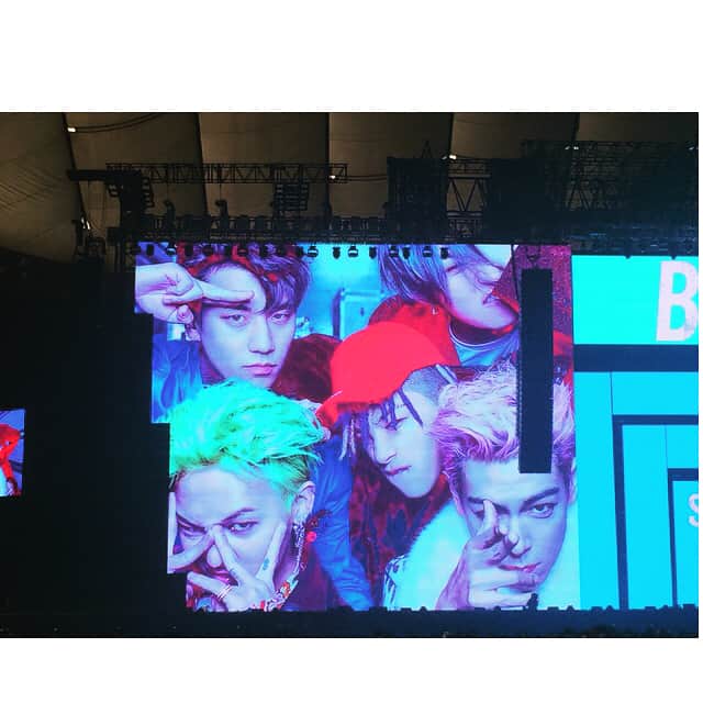 栗林里莉さんのインスタグラム写真 - (栗林里莉Instagram)「BIGBANG 2017 CONCERT LAST DANCE IN JAPAN 遂に東京公演が終わってしまいました‥ 盛り上がったり、泣いたり、笑ったり感情迷子ww 世界で一番大好きなアーティストだから、兵役で活動できないのはとても淋しいけど、またこの目でLIVEを見れる日を楽しみにしてます！ 日本ラストの大阪に行く予定やねんけど、私は平常心を保つことができない自信がある！！！←笑 最後の日までこの目に焼き付けたいと思います☺️ Always love BIGBANG💓💓 #bigbangjapandometourlastdance2017 #bigbang #빅뱅 #vipjapan #大好き #love #号泣 #感動 #東京ドーム  #辰巳ゆい #yuitatsumi #さおりん #marco #栗林里莉 #ririkuribayashi」12月15日 0時21分 - riri_kuribayashi_official