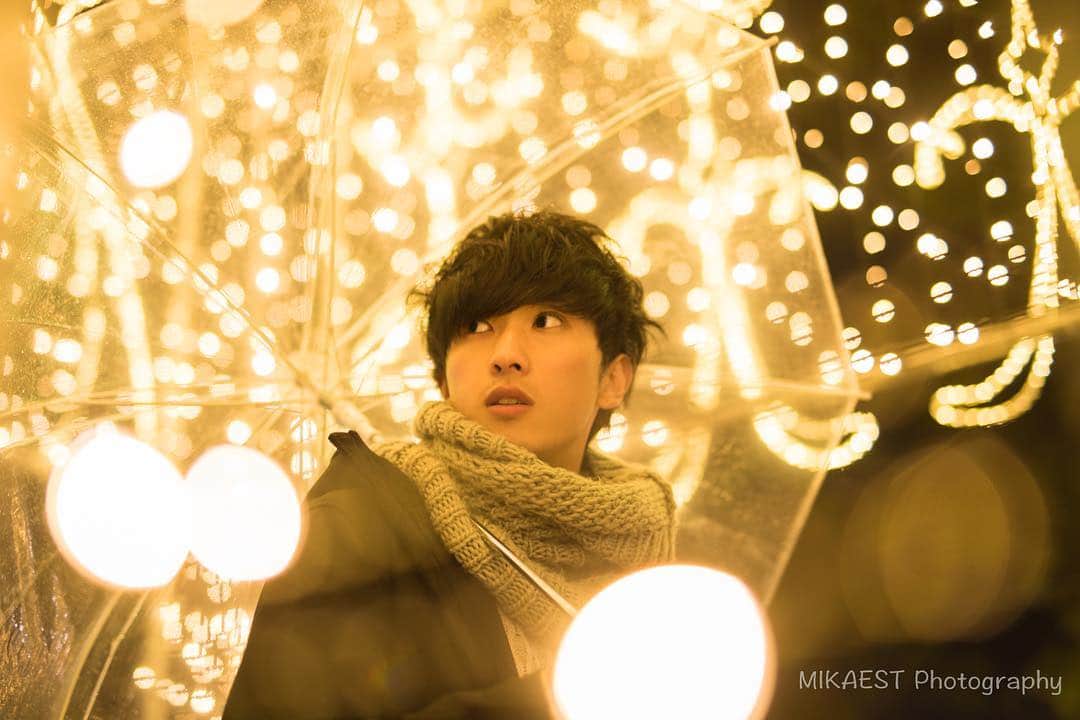 mikaestのインスタグラム：「@yuumw64 🤴 in illumination #イルミ王子 . 王子 vs イルミ、 どっちがキラキラですかね？🤔 . . #ひろしまドリミネーション って言う広島イチのイルミ、東京のミッドタウンとか六本木や表参道みたいに、光の色と種類を統一して欲しいなぁ…せっかく長い一本道の道路があるのにもったいないなぁと毎年思いつつ、広島での３回目のクリスマスを迎えることとなりましたw . #勝手に広島観光大使 . Location : Hiroshima Prefecture . . follow → @japan_night_view tag → #japan_night_view . #あなたに撮られたい広島」