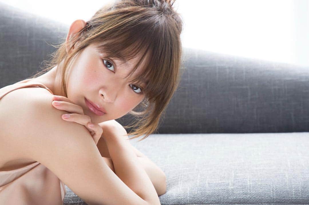 藤野有理のインスタグラム：「MAQUIA1月号」