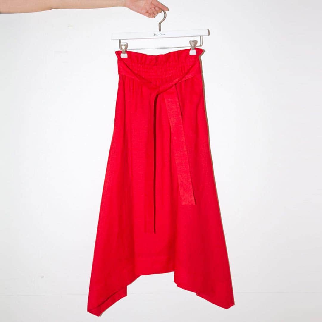 USAGI ONLINEさんのインスタグラム写真 - (USAGI ONLINEInstagram)「Mila Owen春の予約会がスタート✨✨歩くとふわりと揺れる裾が美しいリネンフレアスカート💐 #milaowen  #ミラオーウェン #spring #preorder #skirt #linen #usagionline」12月14日 21時36分 - usagionline