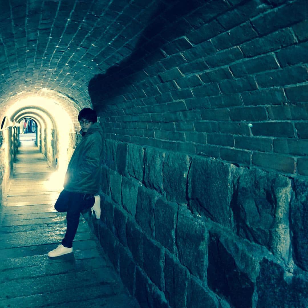 田村淳のインスタグラム：「痴漢多発注意って入り口の看板に書いてあったトンネル…怖っ  #トンネル」