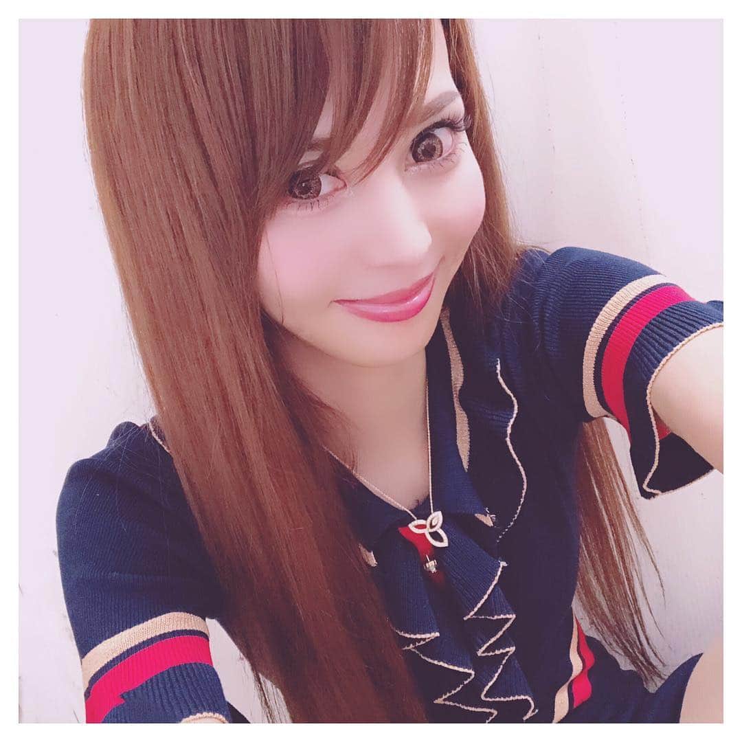 望月美穂のインスタグラム：「最近寒すぎて凍え死にそう｡･゜･(｡´ﾉω･`)｡ . ワンピースは @selectshop_stylek のワンピースだよぉ♡ 可愛かったら冬でも半袖着ちゃう派💓 . . #セレクトショップ#ワンピース #東京#新宿#歌舞伎町 #キャバクラ#キャバ#キャバ嬢 #フォローミー#followme#follow #tagsforlikes#tflers#instagood #instalike#instadaily #tokyo#shinjuku#kabukicho #fashion#fashionable#fashionista」
