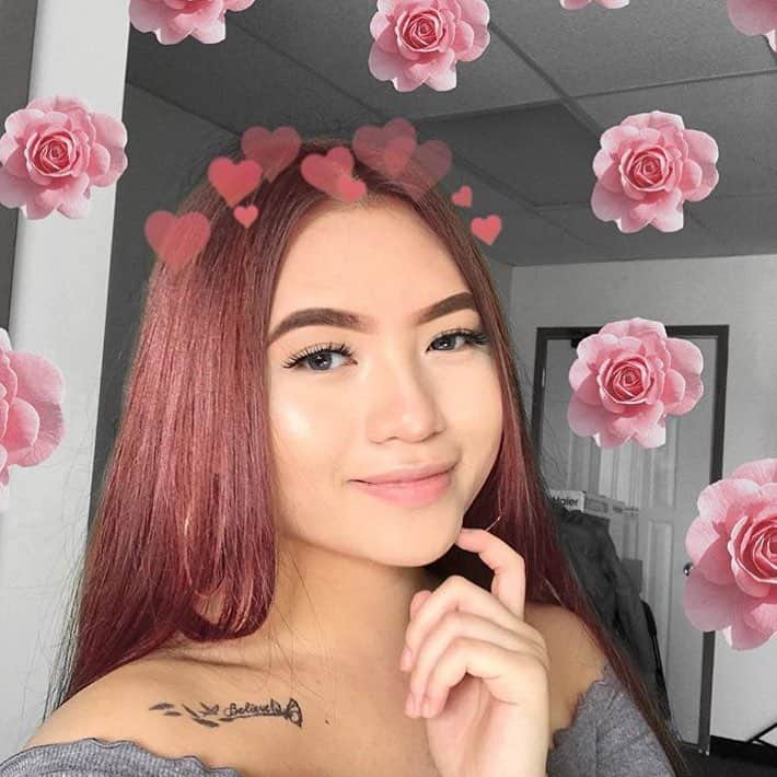 MakeupPlusのインスタグラム：「Roses are red, violets are blue. We are LOVING this pink hair on @favejuju 😍❤️ - Comment a 🤗 to show her some love!」