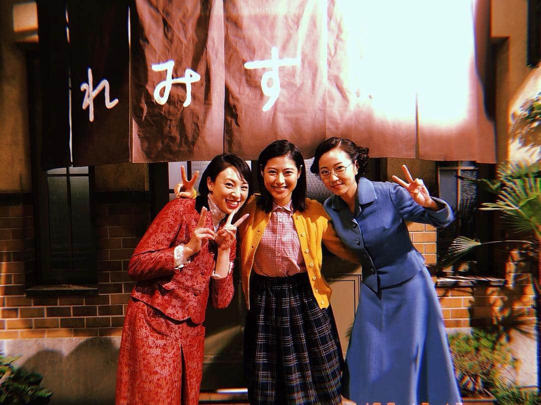 瀧本美織のインスタグラム：「セットもレトロで可愛いよ👼🏻💓 #越路吹雪物語#コーちゃん#1月8日スタート#木南晴夏 さん #音月桂 さん」