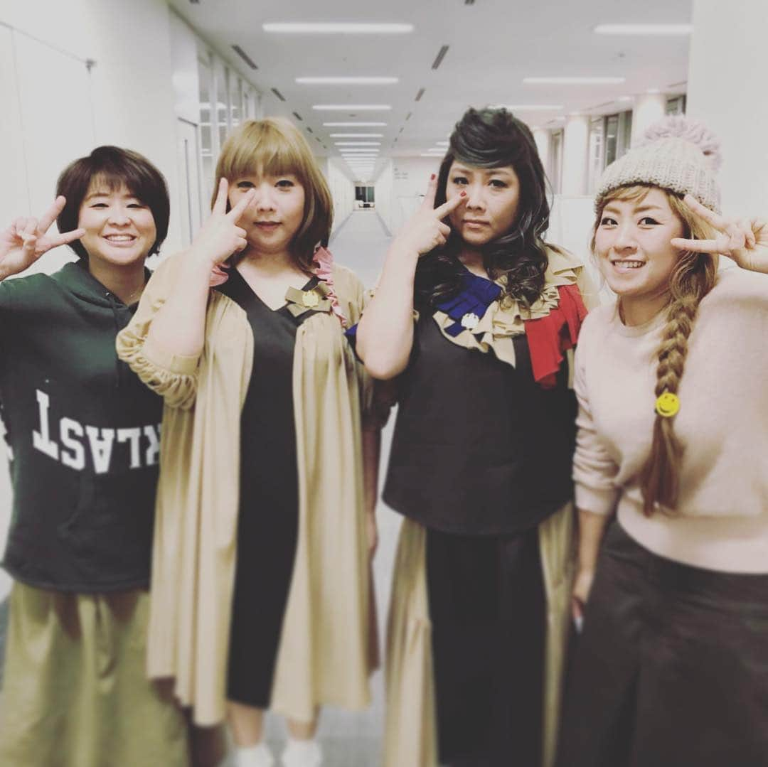 海原ともこさんのインスタグラム写真 - (海原ともこInstagram)「THE MANZAI 2017  今年も行ってきましたっ♪  今週日曜日 17日19:00〜OAです☺︎」12月15日 14時25分 - tomocolovesmile