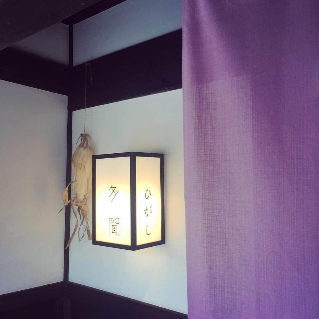 風間ゆみえさんのインスタグラム写真 - (風間ゆみえInstagram)「なんて美しい藤色の暖簾  #金沢 #カフェ多聞 #藤色 #暖簾」12月15日 16時05分 - yumie_kazama
