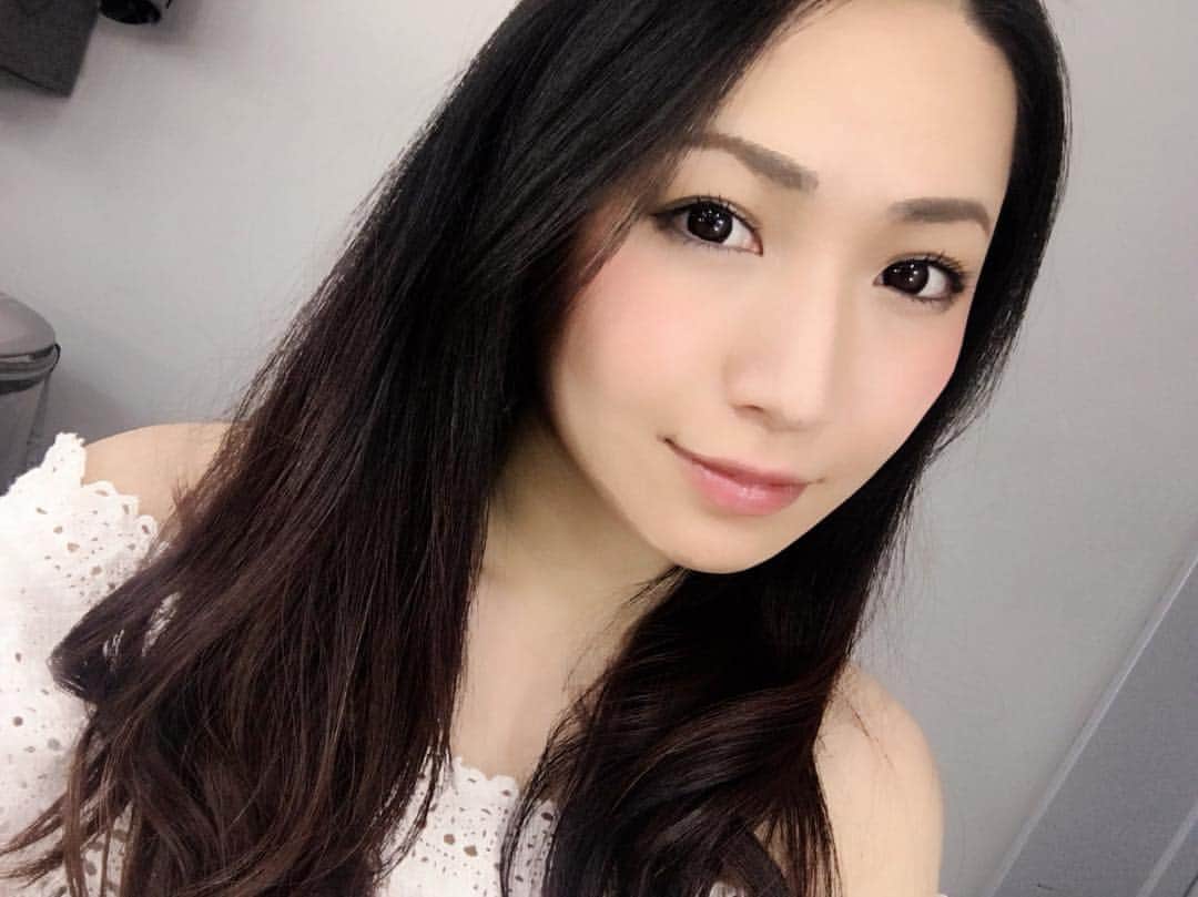 松下美保のインスタグラム：「． ． 久しぶりに #自撮り 🧚🏻‍♀️💘 ． ． #自撮り女子 #黒髪 #黒髪ロング #ナチュラルメイク #japanesegirl #followme ♡」