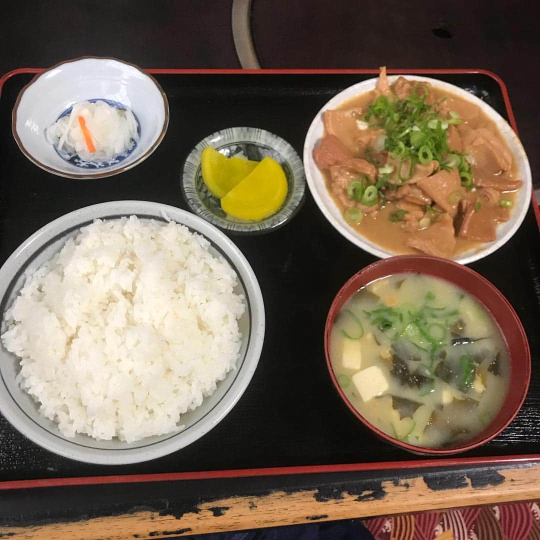 Tatsuyaさんのインスタグラム写真 - (TatsuyaInstagram)「今日は熊本。  かつ美食堂のホルモン煮込み定食、 最高に美味かった〜。」12月16日 12時04分 - tatsuya_locofrank