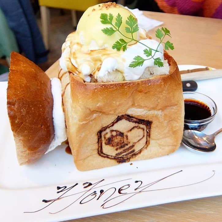 Top Tokyo Restaurants_さんのインスタグラム写真 - (Top Tokyo Restaurants_Instagram)「#toptokyorestaurants honey toast ||📷: @hungryintokyo ||📍Honey Toast Cafe and Bakery」12月16日 8時49分 - top_tokyo_restaurants_