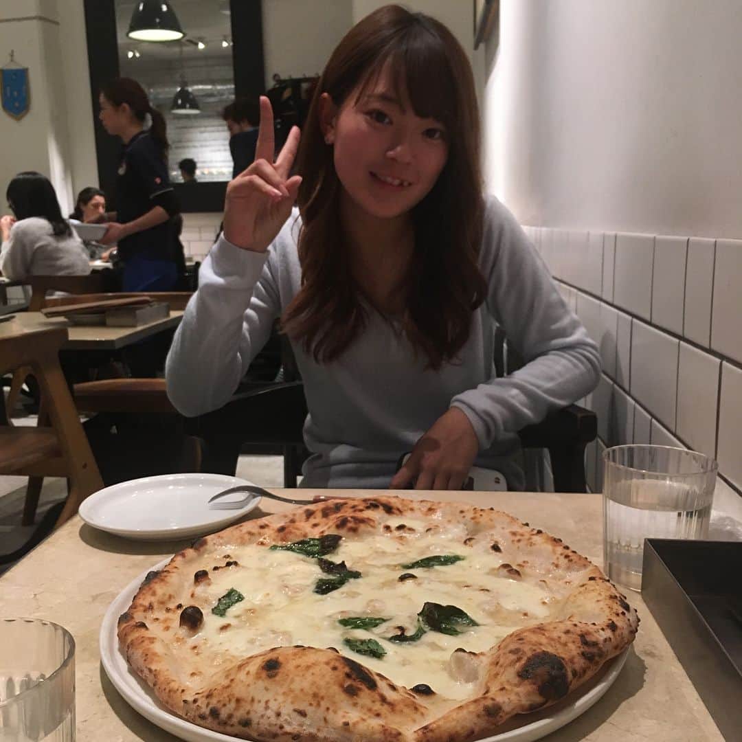 三浦桃香さんのインスタグラム写真 - (三浦桃香Instagram)「少ししか会えないのに会いに来てくれてありがとう♡ ここのピザ、今まで食べたピザの中で一番美味しかったね😋❣️ #アンティーカ・ピッツェリア・ダ・ミケーレ 恵比寿」12月16日 21時28分 - momokamiura_official