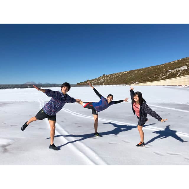 池江璃花子さんのインスタグラム写真 - (池江璃花子Instagram)「* ついに高地でのトレーニングが終わりました！ 明日スイスに移動して試合です！ 雪が凍ってたのでスケートの真似しました(笑)⛸ #インスタ映え ？」12月16日 22時23分 - ikee.rikako