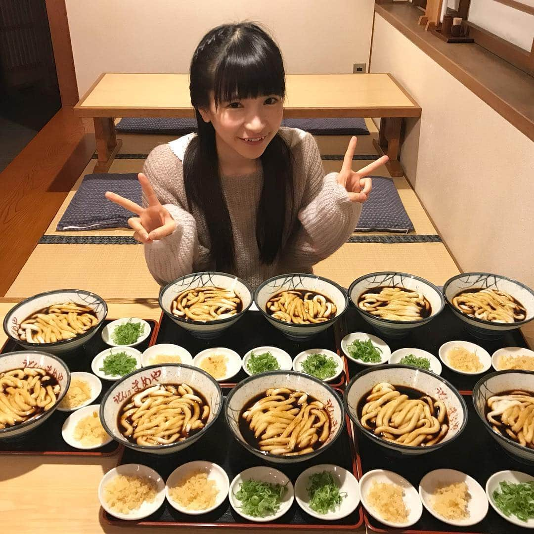 もえのあずきさんのインスタグラム写真 - (もえのあずきInstagram)「京都からドライブして初めて本場で食べた伊勢うどん☺️💕おいしくて10杯ぺろり♡ #伊勢うどん#まめや#まめや伊勢うどん#お伊勢さん#伊勢神宮#もえうどん#日産リーフ#ドライブグルメ」12月16日 13時52分 - moeazukitty