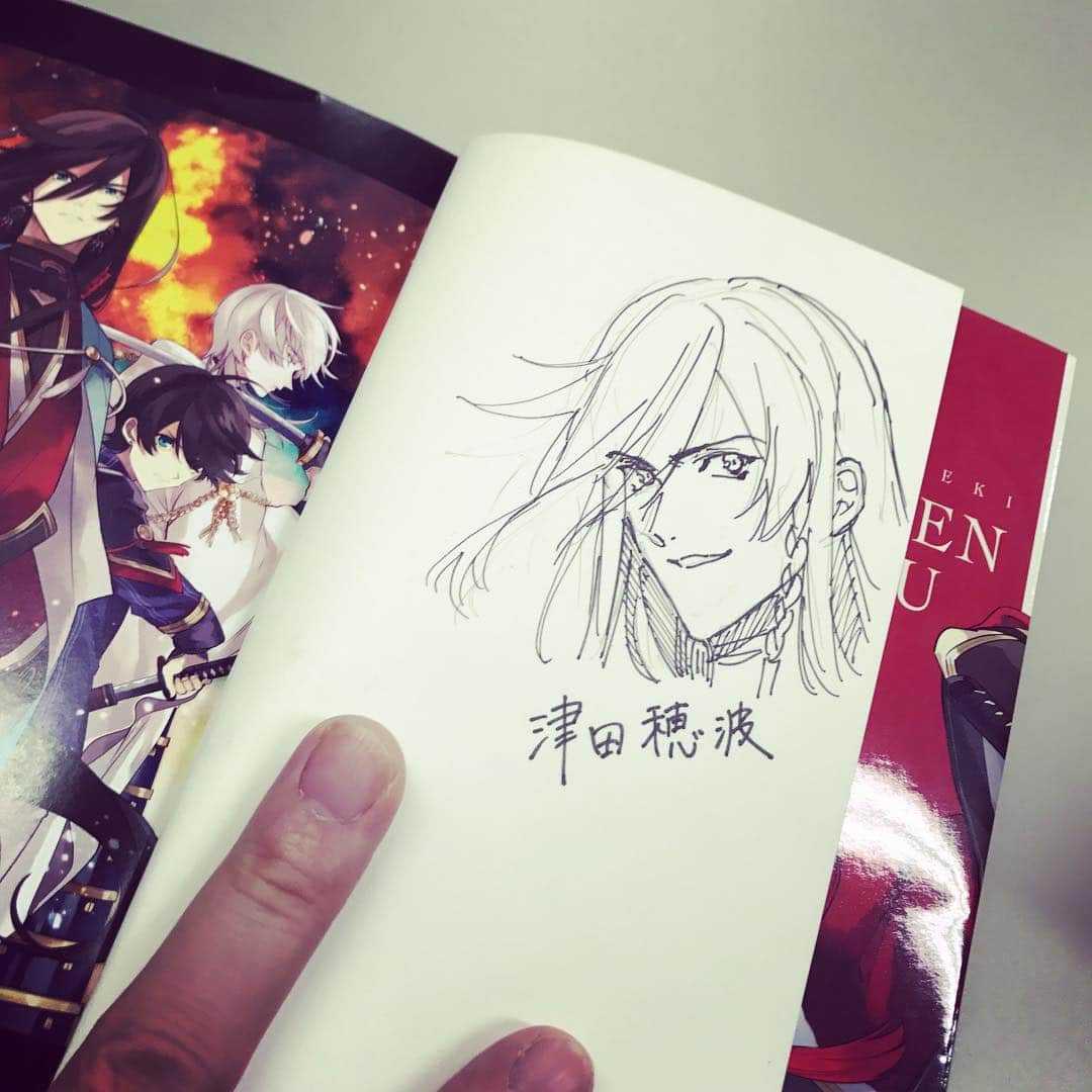 木村良平さんのインスタグラム写真 - (木村良平Instagram)「ジャンフェス『活撃 刀剣乱舞』コミックス版のステージに参加くださったみなさん、ありがとうございました！ アニメは一旦終わってしまったけど、漫画で彼らがイキイキと活躍しているのを見て、本当に嬉しくなった。アニメと合わせて、よろしくお願いします！ 原作の津田さんに兼定を描いていただいた！ぃやったー！ #活撃刀剣乱舞 #宝物 #ジャンフェス #ジャンプスクエア #濱健人」12月16日 17時31分 - ryouhey_drunk