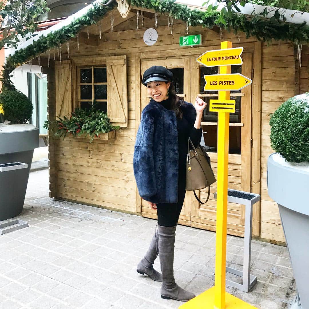 山城葉子さんのインスタグラム写真 - (山城葉子Instagram)「Rafflesのホテルに遊びに来ました。Veuve Cliequotのポップアップ。この奥にはすごい作り込んだ世界があって素敵でした☃️🌲🌲🌲」12月16日 18時49分 - yokoyamashiro